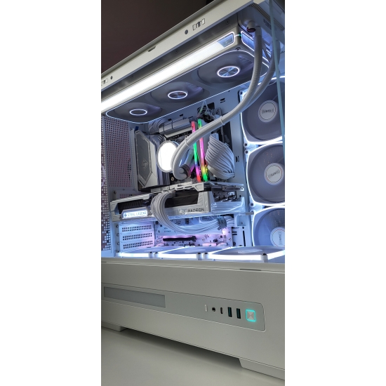 Komputer do gier oraz pracy PC CH690 AMD PRO Ryzen 7 7800X3D 64GB DDR5 RTX 5080 16GB 2TB 1200W W11Pro czarna lub biała